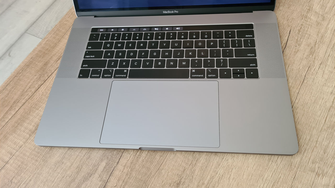 Macbook Pro 15 2019 (i9 16x 5.00Ghz, 16Gb, 512Gb, Radeon PRO Vega 4Gb) foto 11