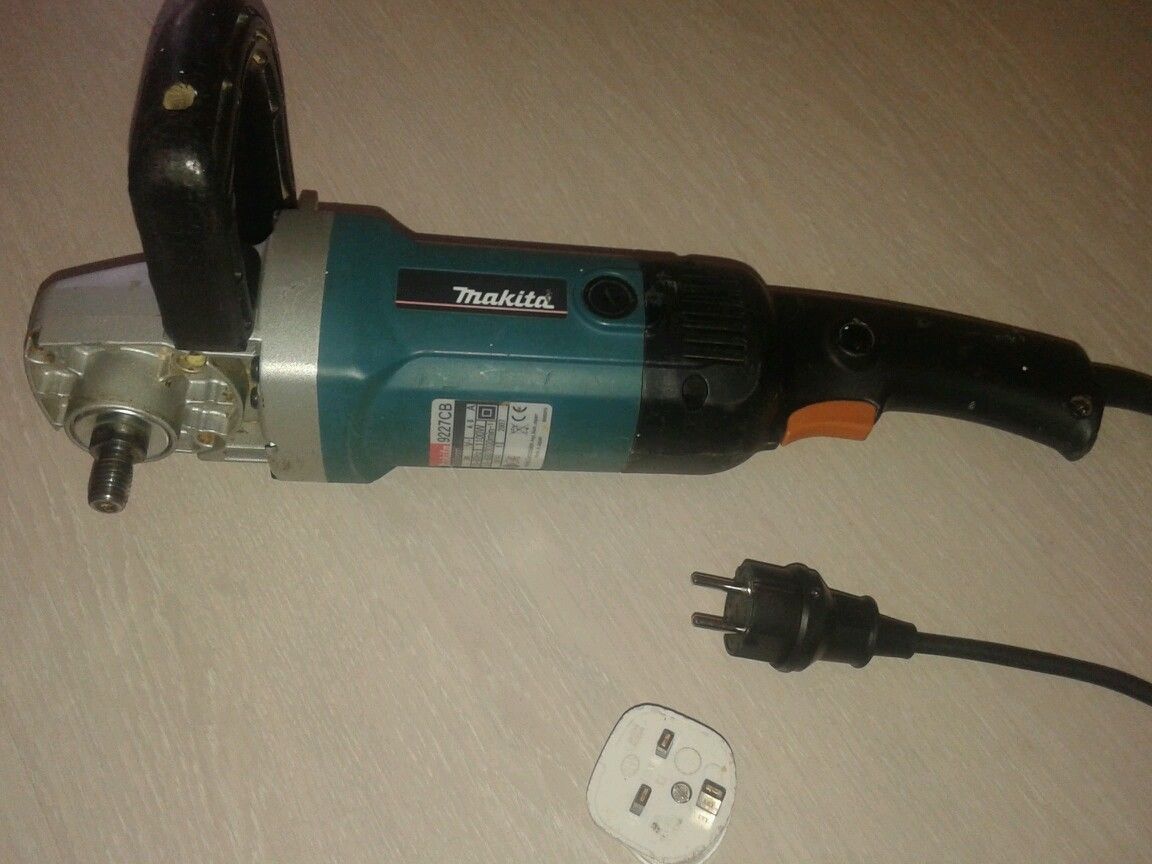 Полировальная шлифмашина Makita 9227 C