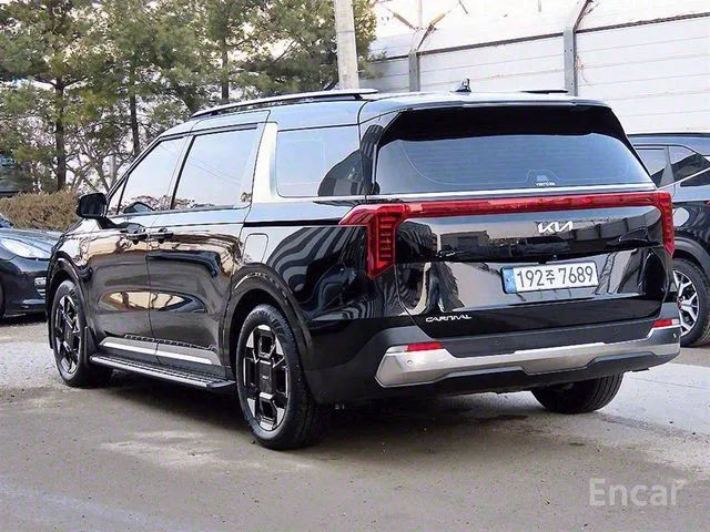 KIA Carnival foto 2