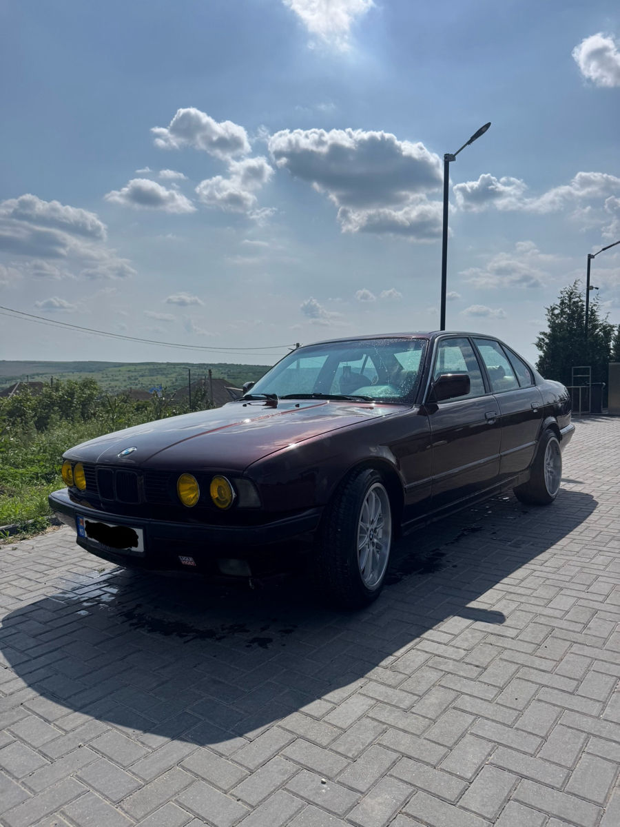 BMW 5 Series foto 0
