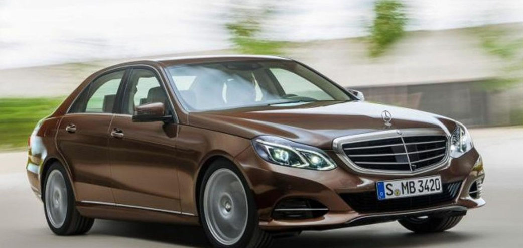 Transport VIP la aeroporturile din Chisinau la Iasi si Bucuresti la comanda. E class Mercedes. foto 1