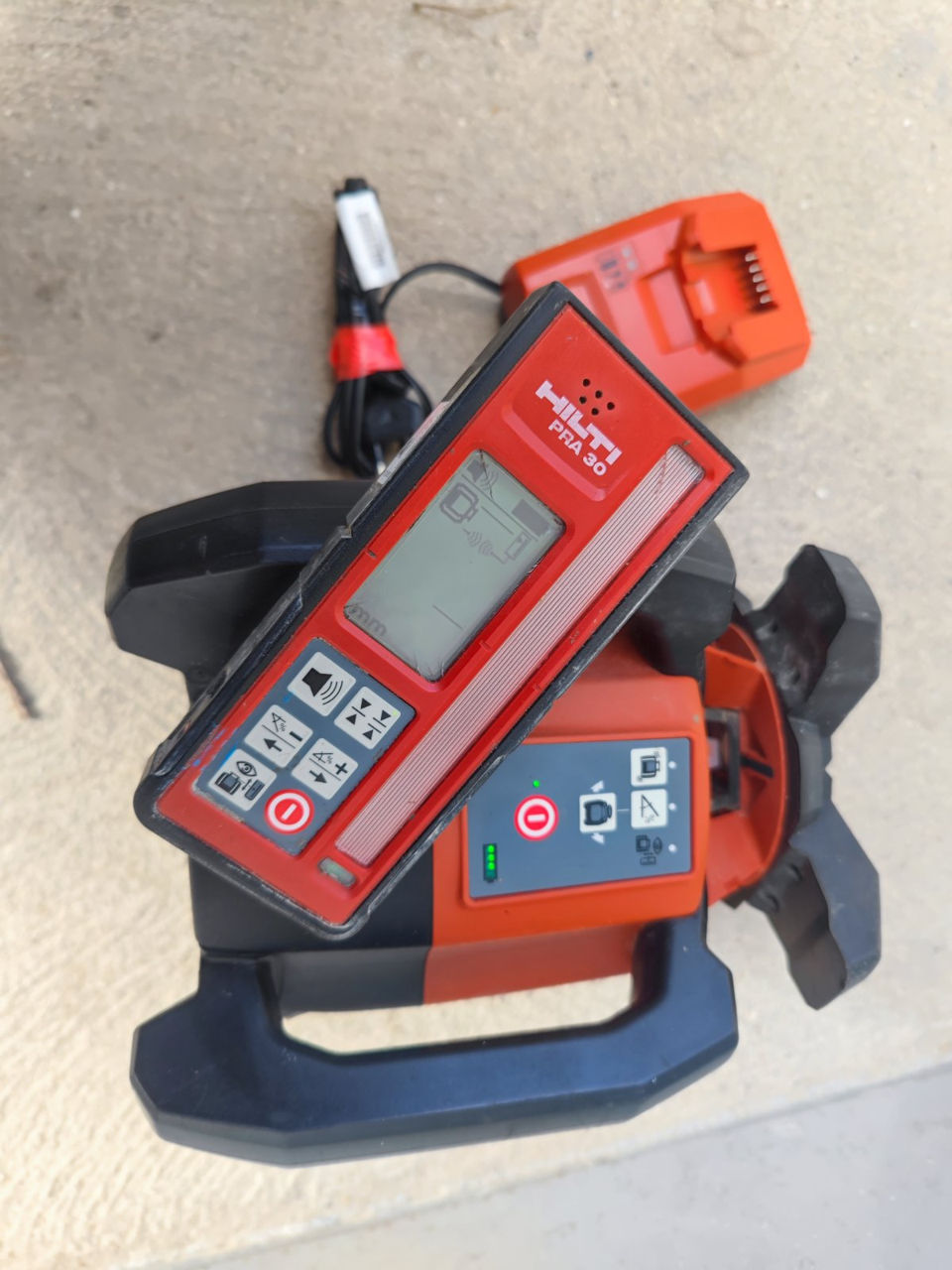 Hilti PR-30 HVS model nou + Încărcător + Detector = 690 euro foto 3