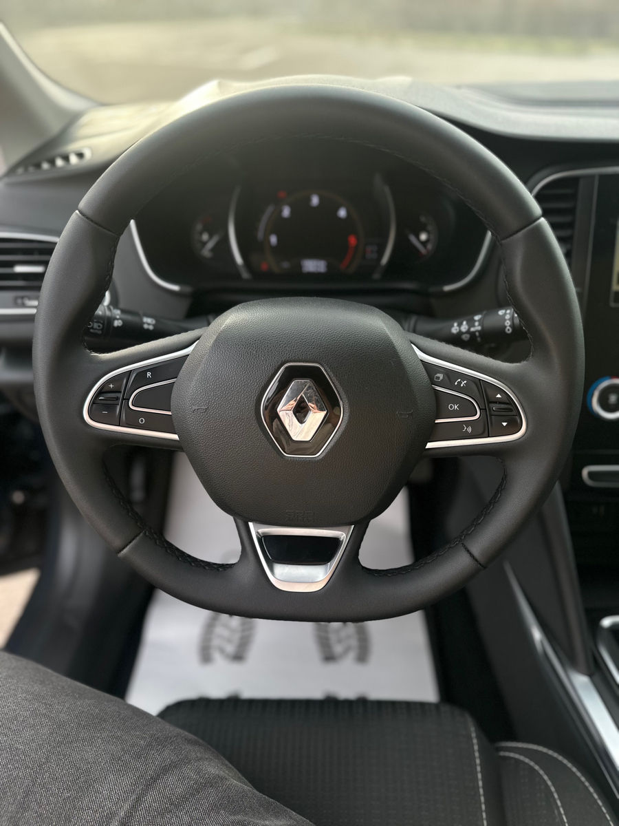 Renault Megane фото 9