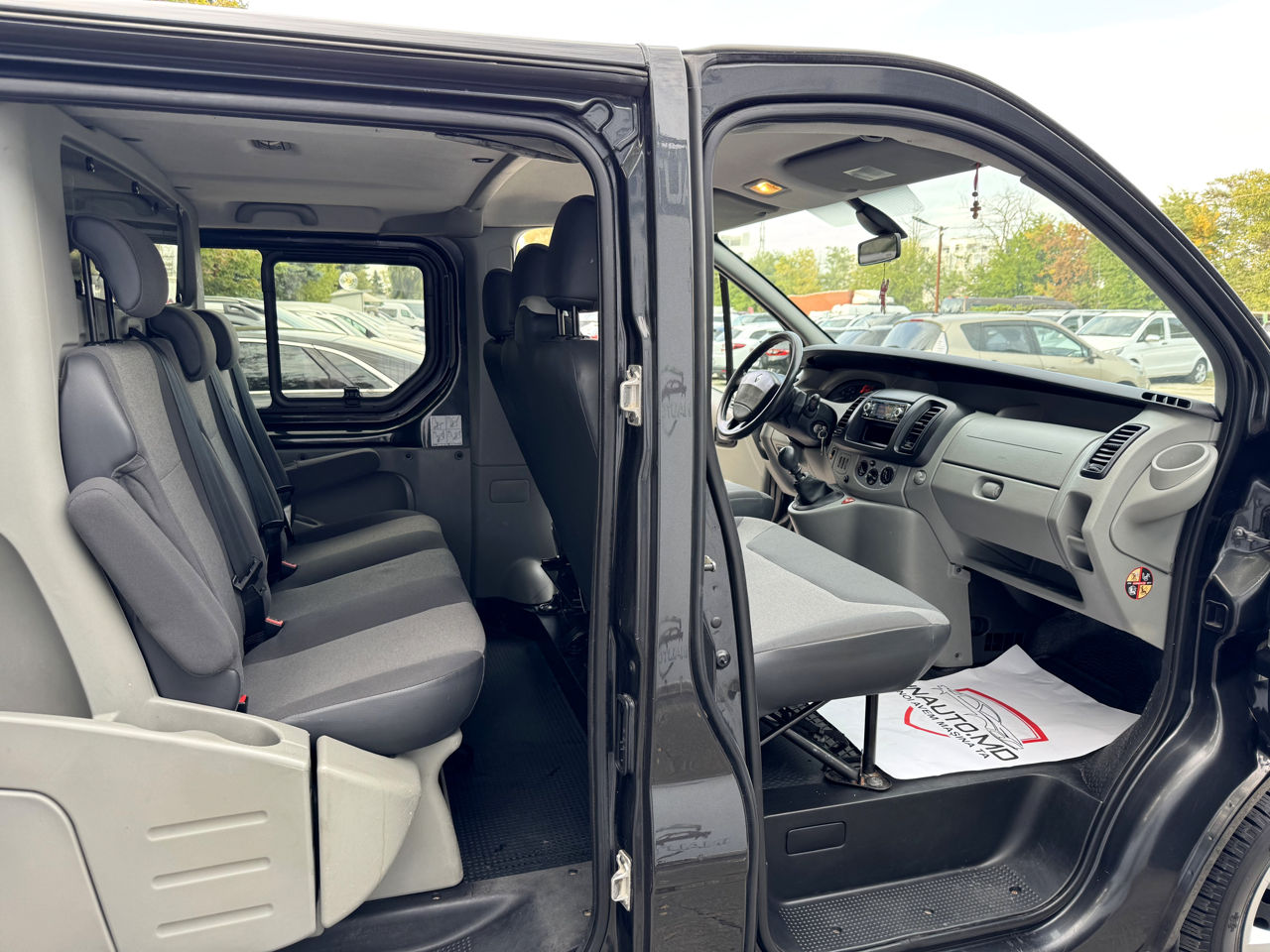 Renault Trafic 6 locuri foto 6