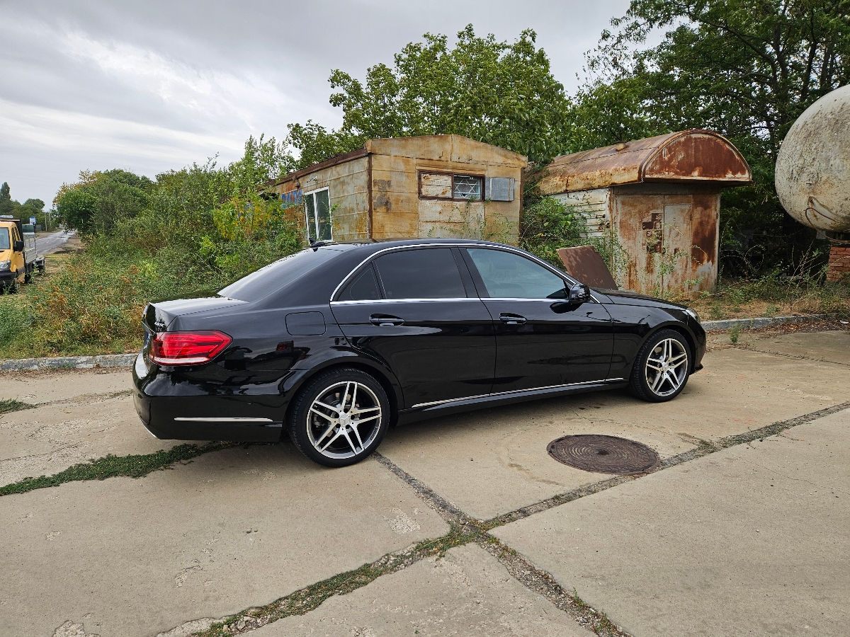 Mercedes E-Class foto 0