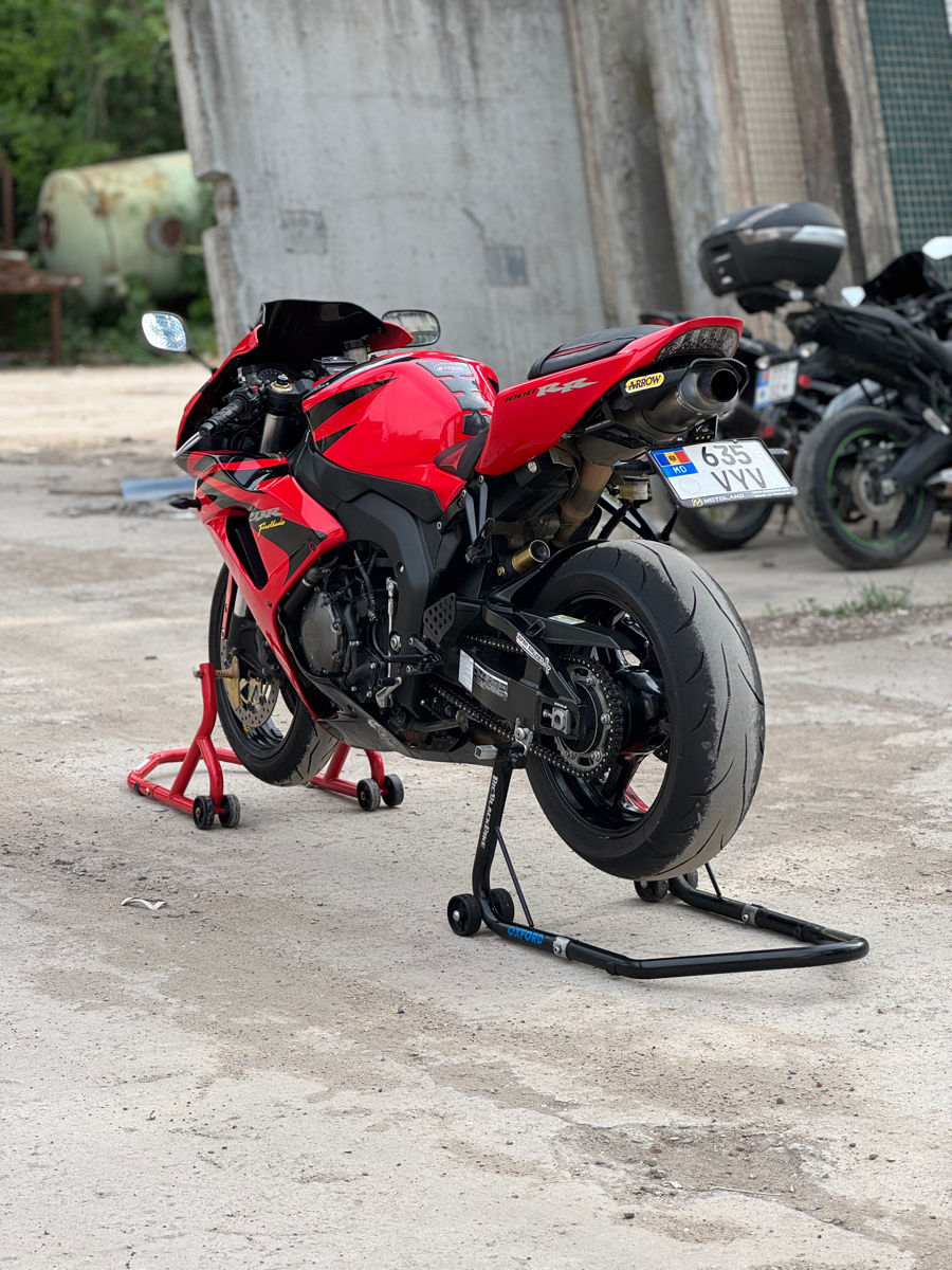 Honda CBR1000RR SC57 фото 1