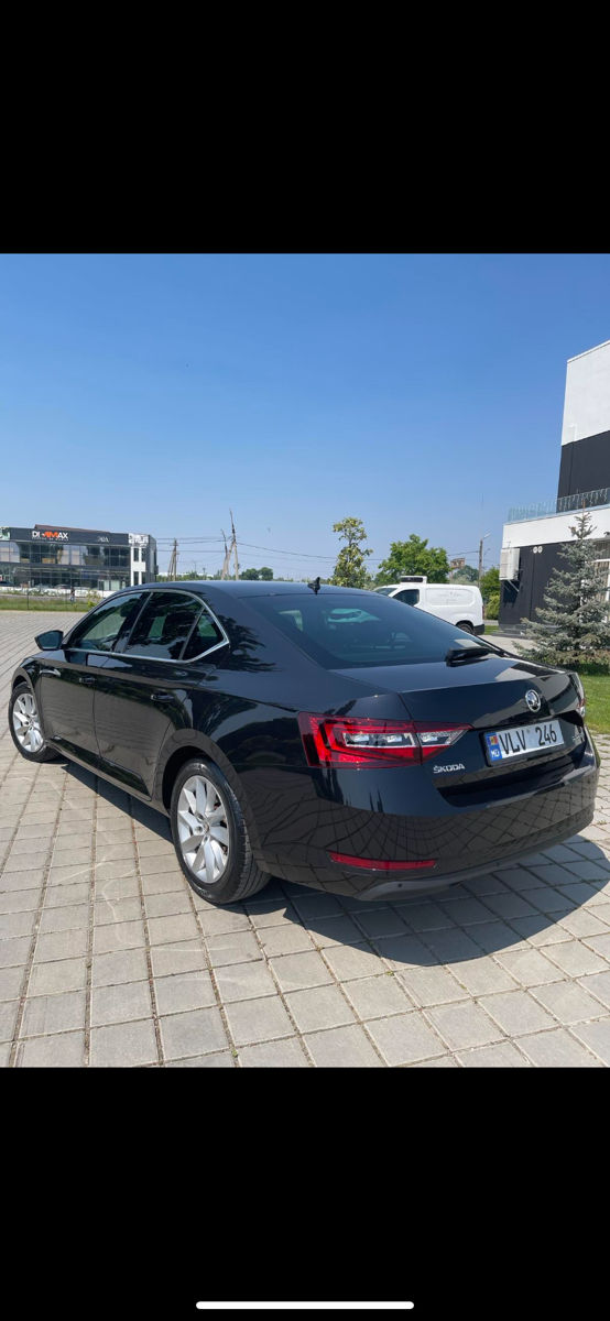 Skoda Superb foto 1