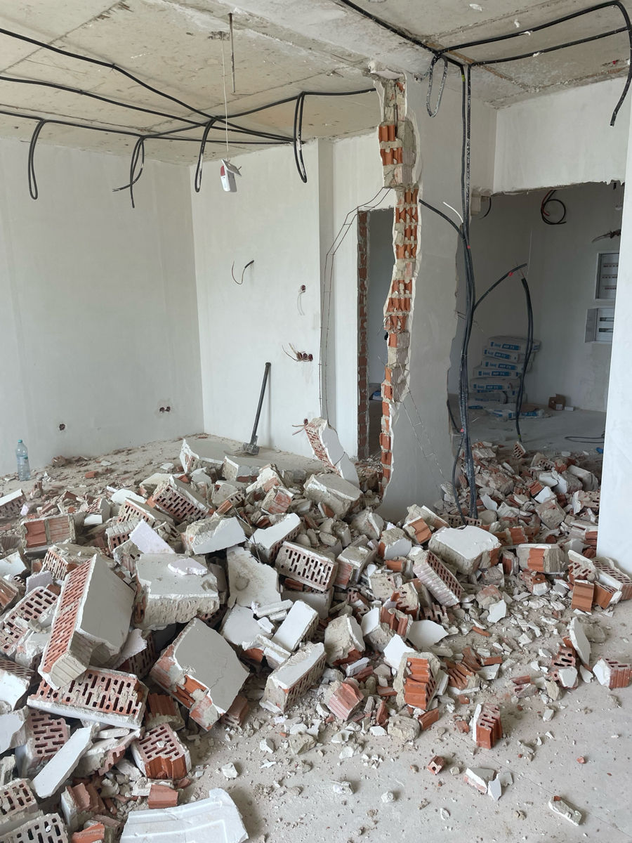 Demolăm tot ce o învechit. Pregătim apartamentul și casa pentru reparație. Evacuăm gunoiul. foto 1