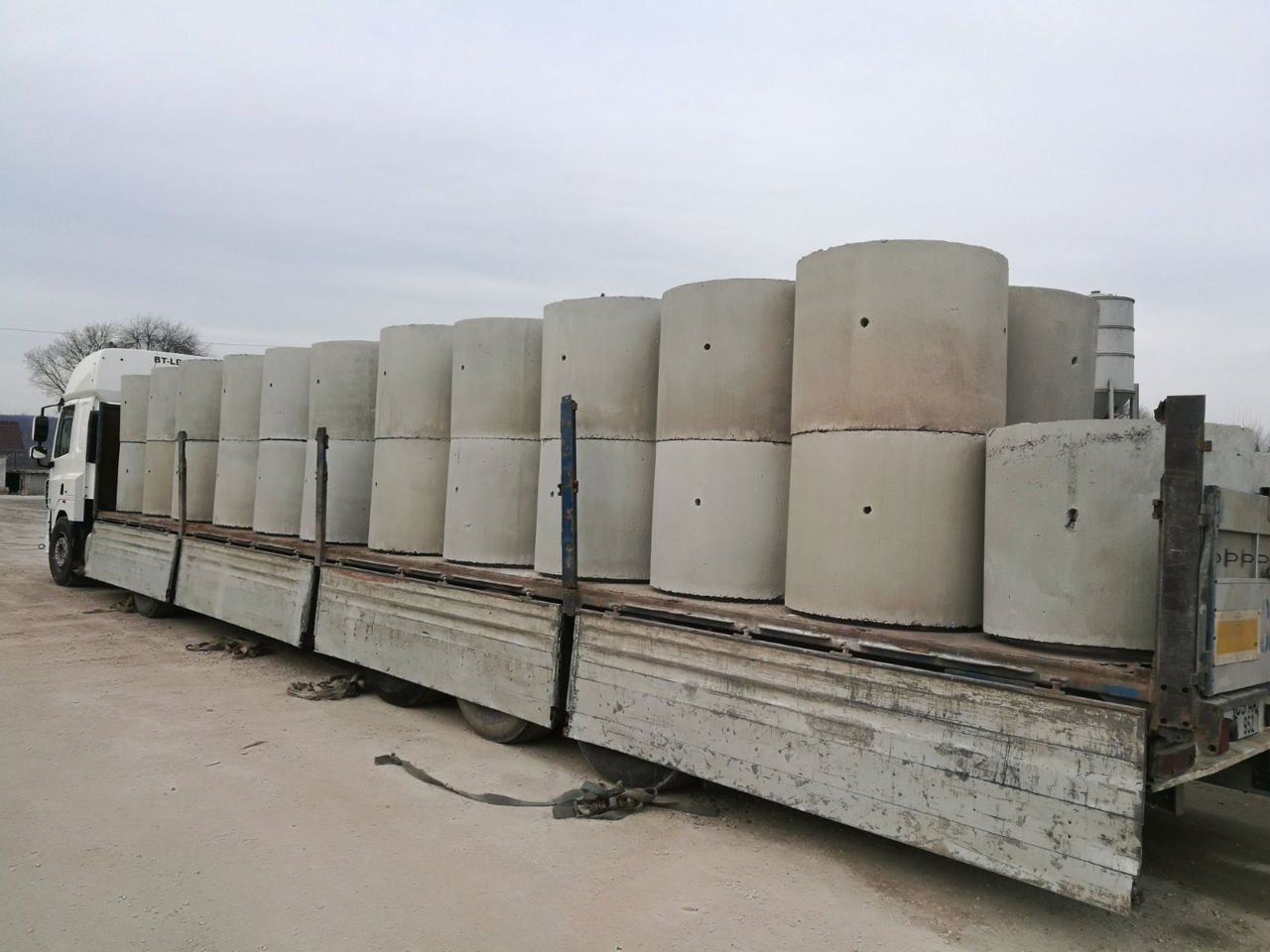 Producem tuburi din beton si capace pentru fantani, podete, canalizari etc. foto 6