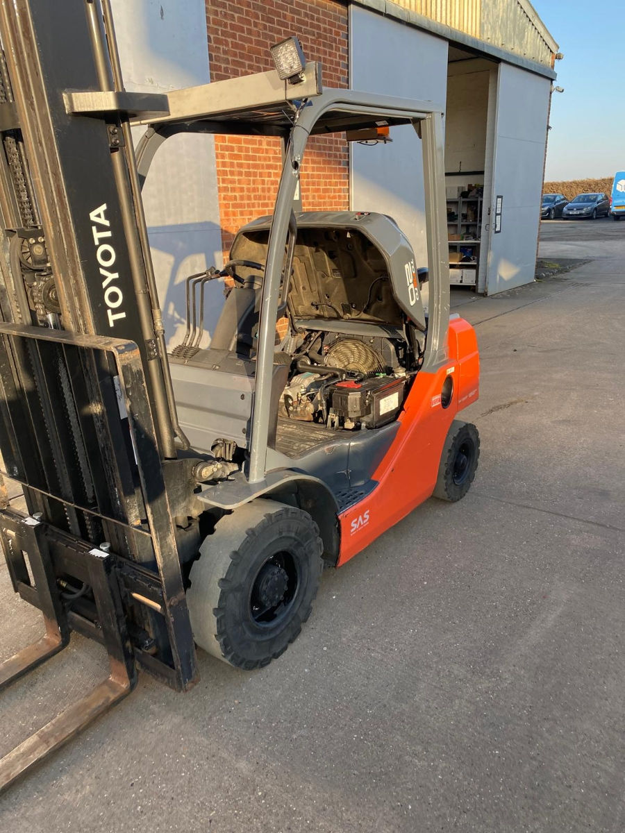 Stivuitor Toyota diesel 2t foto 2