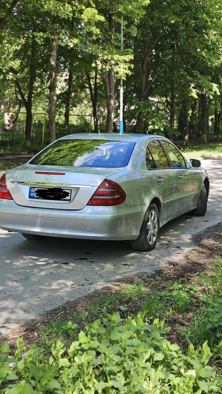 Mercedes E-Class foto 1