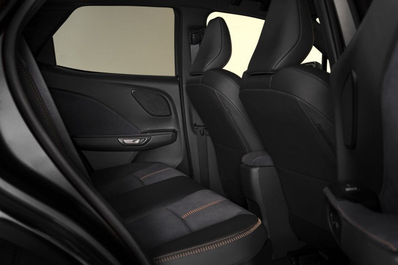 Lexus LBX foto 16
