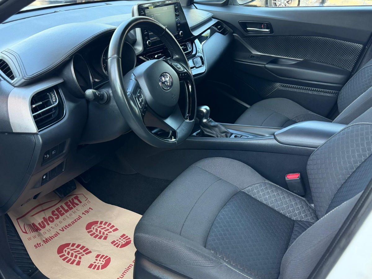 Toyota C-HR 2023 photo 8