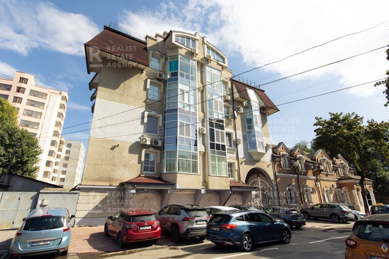 Apartament cu 3 camere, 130 m², Centru, Chișinău foto 0