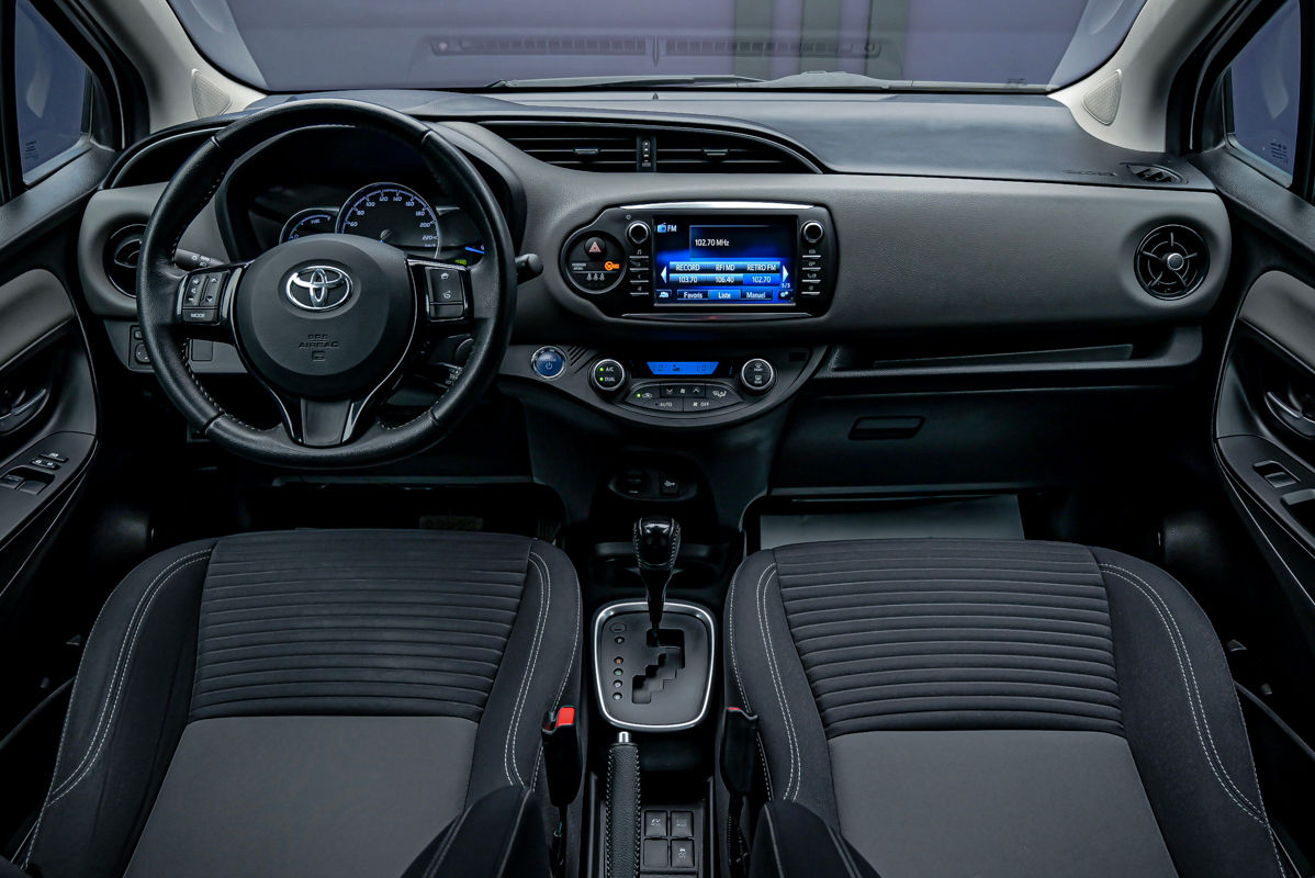 Toyota Yaris фото 8