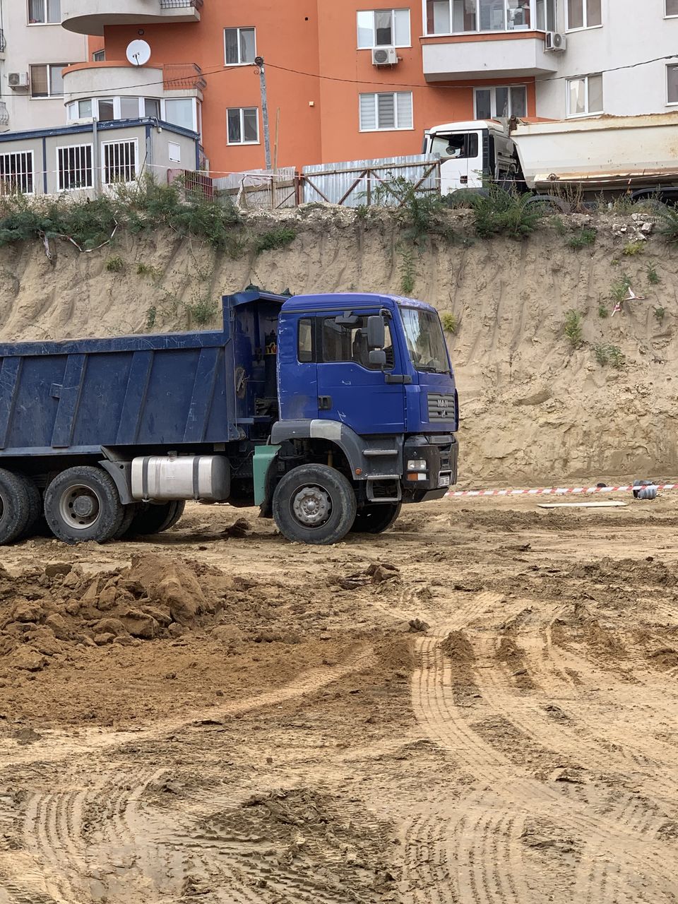Servicii excavator si basculante foto 2