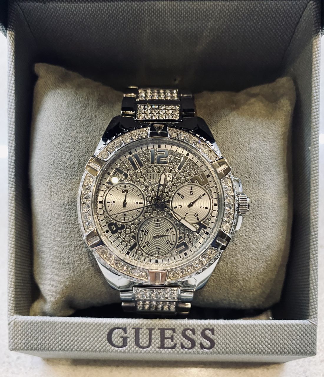 Женские часы Guess