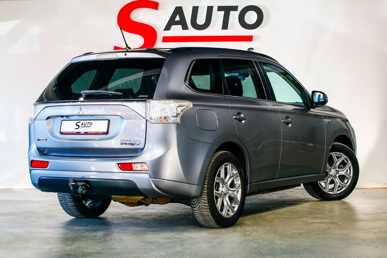 Mitsubishi Outlander foto 2