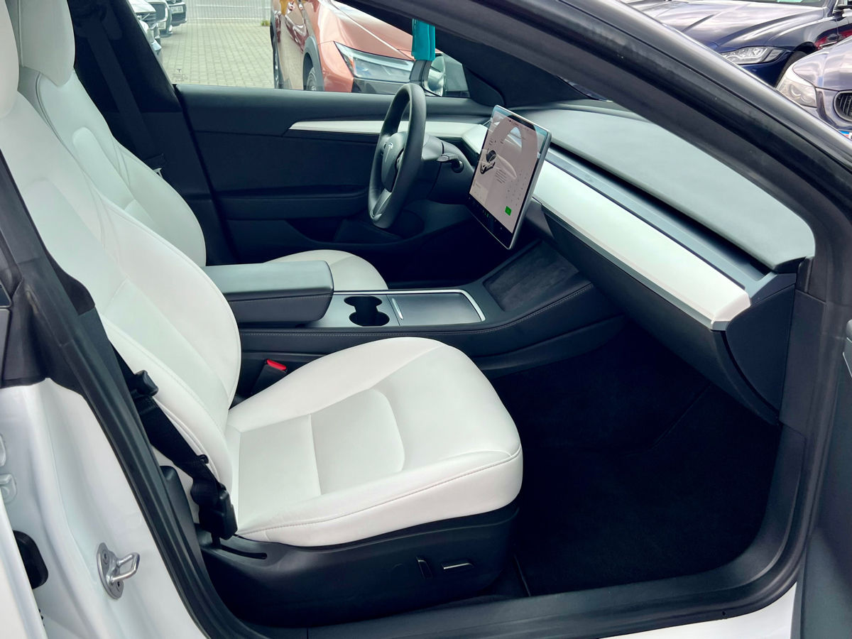 Tesla Model 3 foto 7