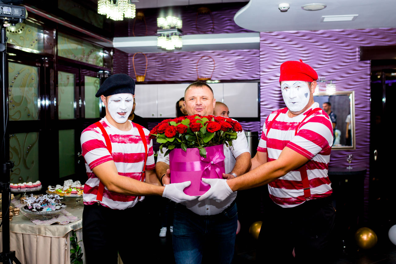 Animatori curier livram surprize şi cadouri foto 2