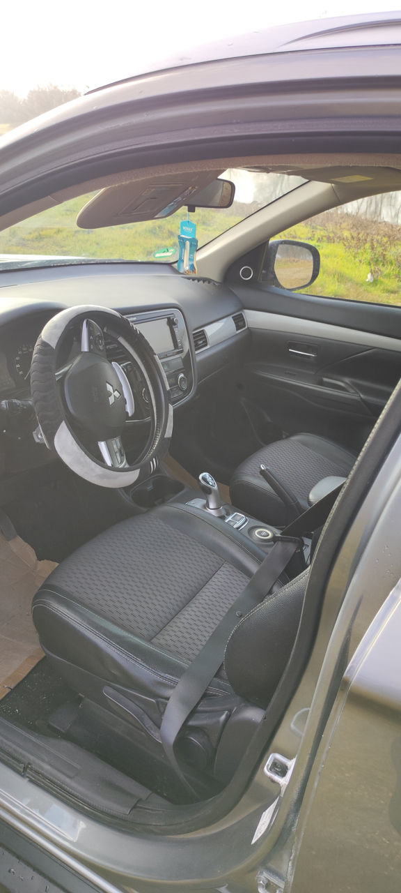 Mitsubishi Outlander Plagin Ghibrid 2.0 foto 3