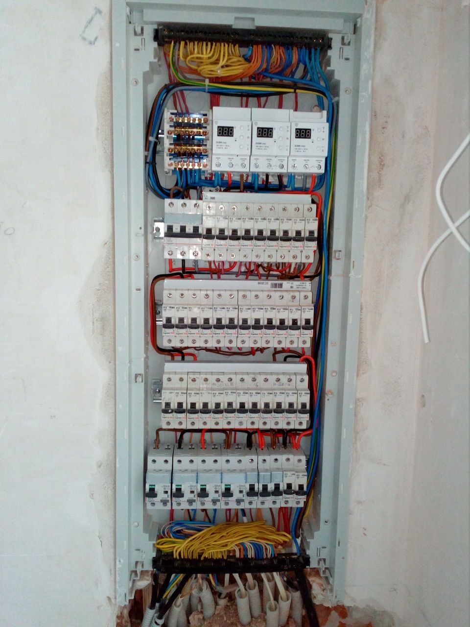 Ofer servicii de electrician 24/24 de urgenta foto 3