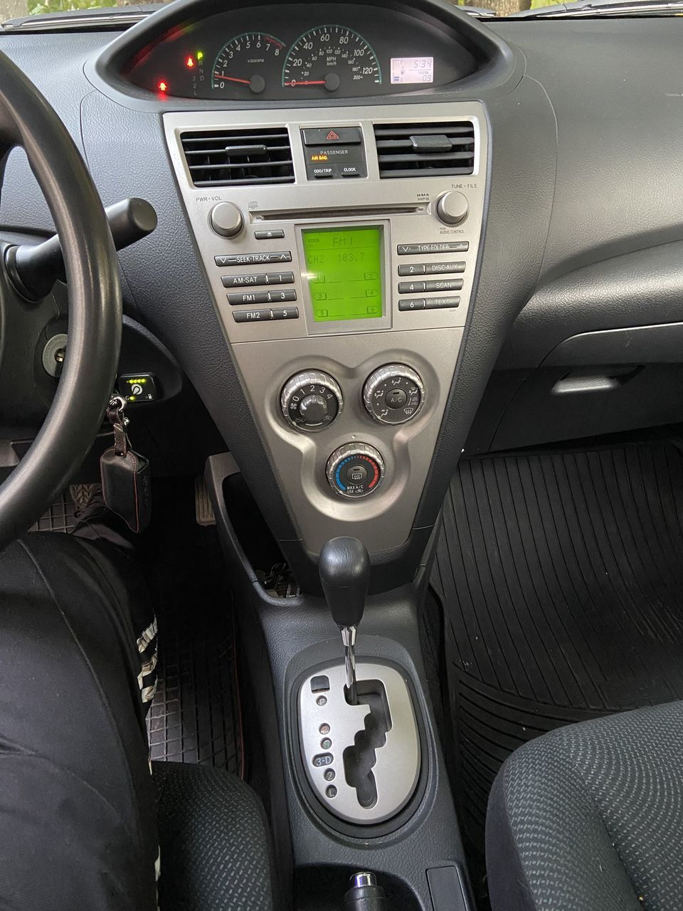 Toyota Yaris foto 6