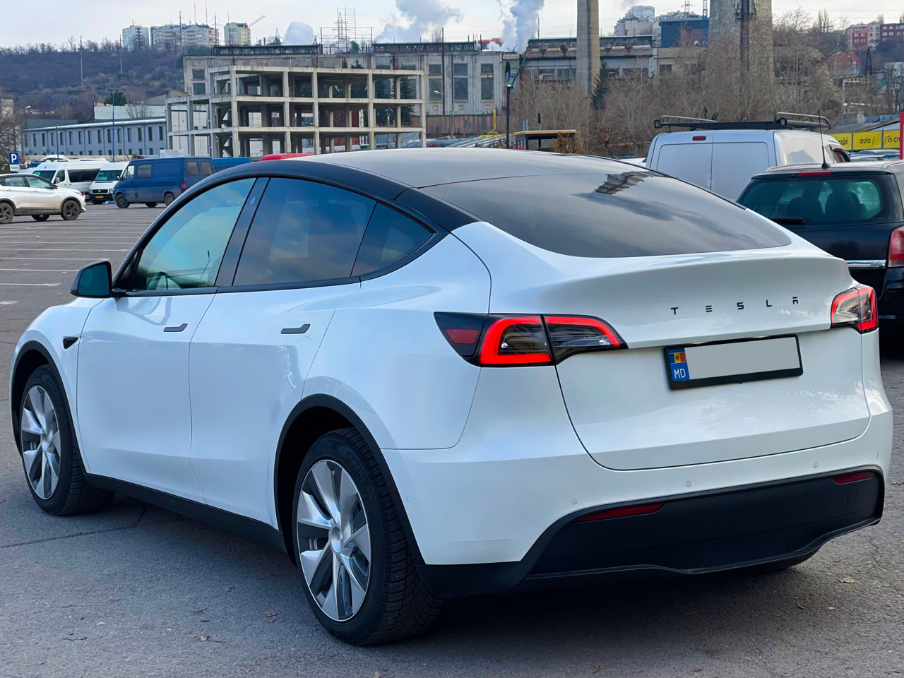 Tesla Model Y foto 8