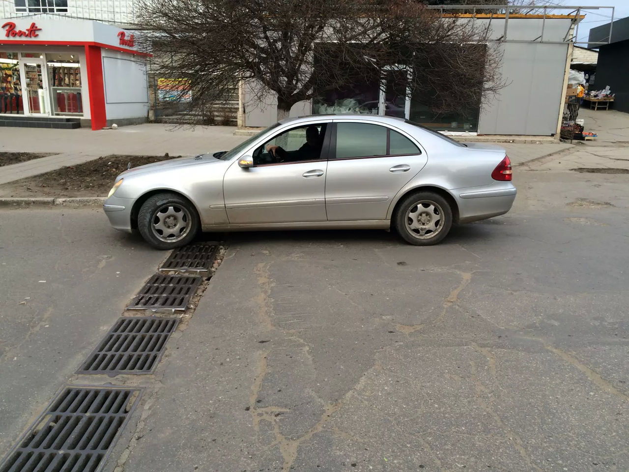 Dezmembrez Mercedes W211 / Разбираю мерседес W211 foto 4