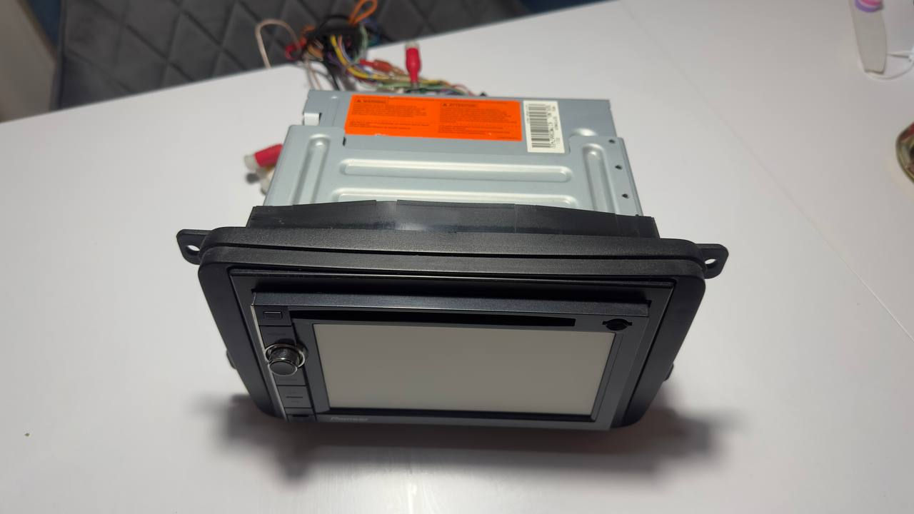 Pioneer Avic-f930bt – Sistem Multimedia Cu Gps, Bluetooth si ecran tactil foto 1