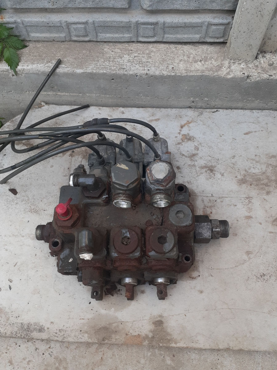 Distribuitor hidraulic basculantă foto 0