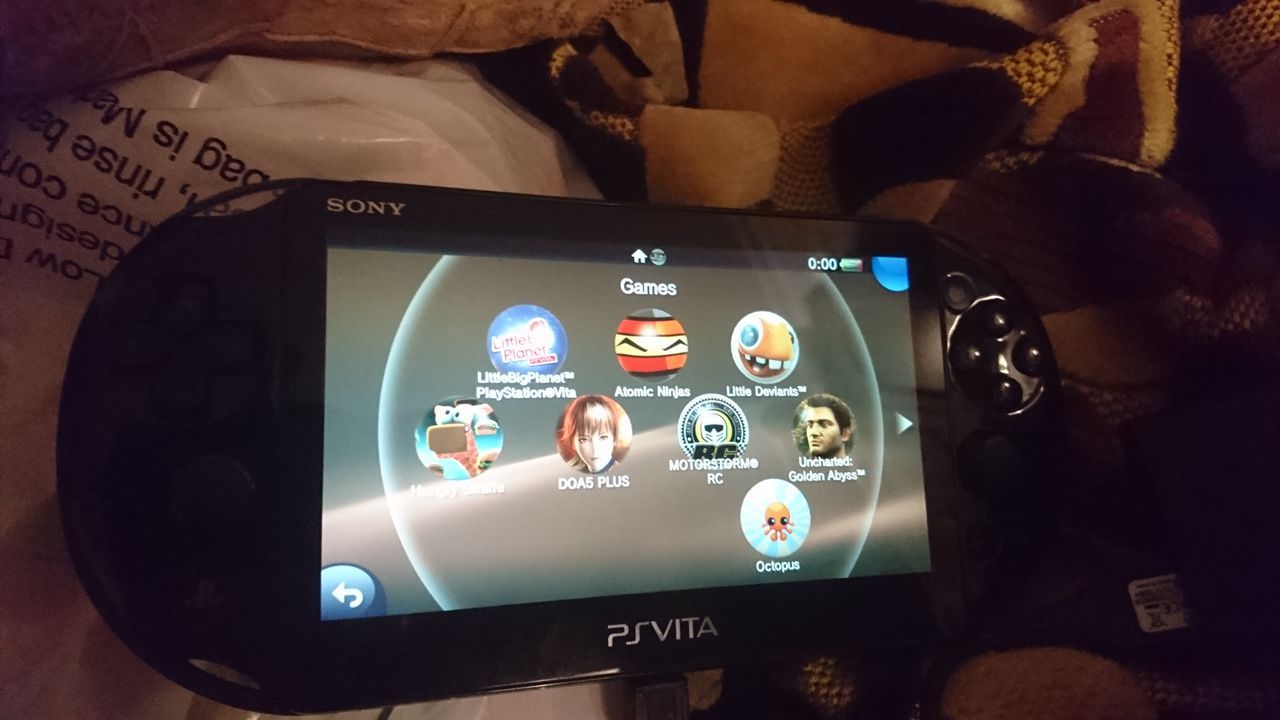 PSVita hacked + 16Gb + 12 игр