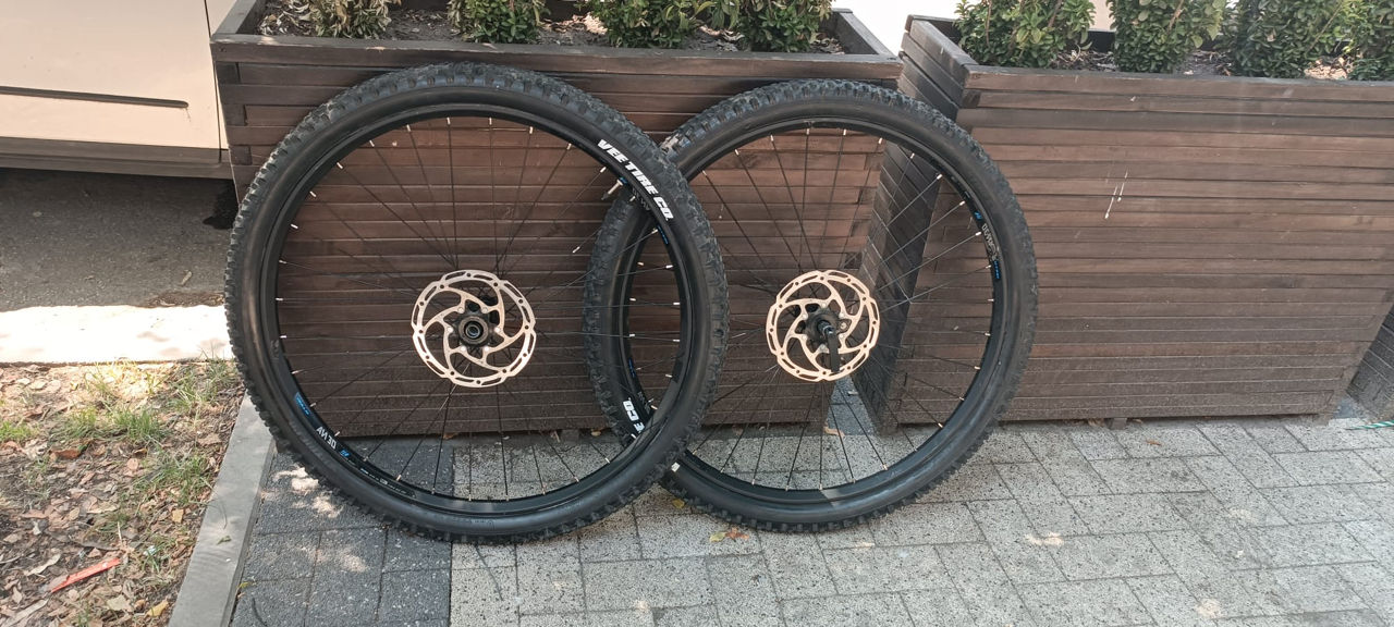 Seturi de roti 28" și 29" Tubeless Ready, in stare foarte buna foto 0