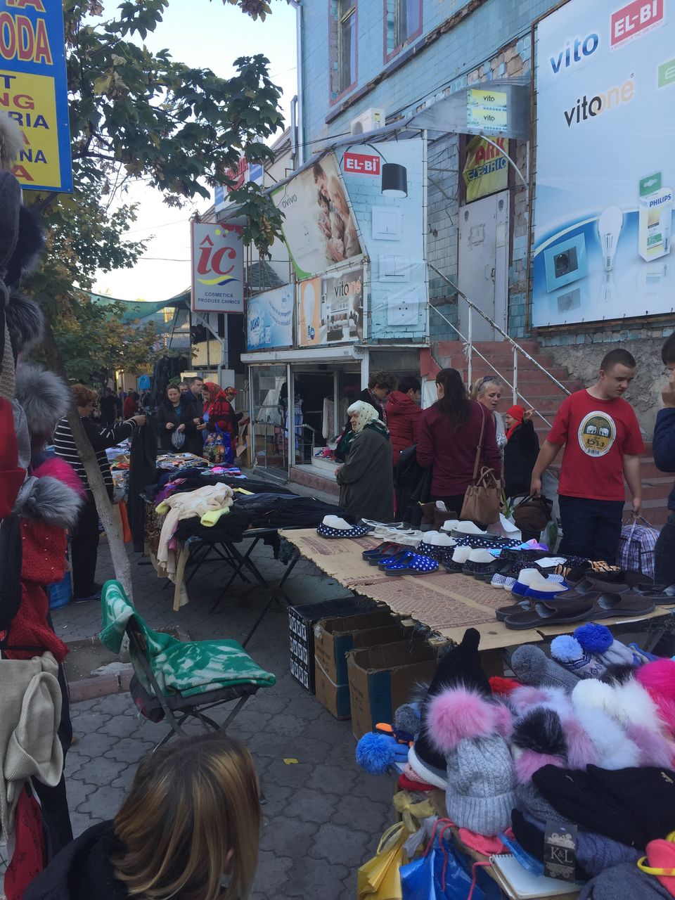 Arenda centru spatiu comercial 90m2 putin mai jos de piata centrala.