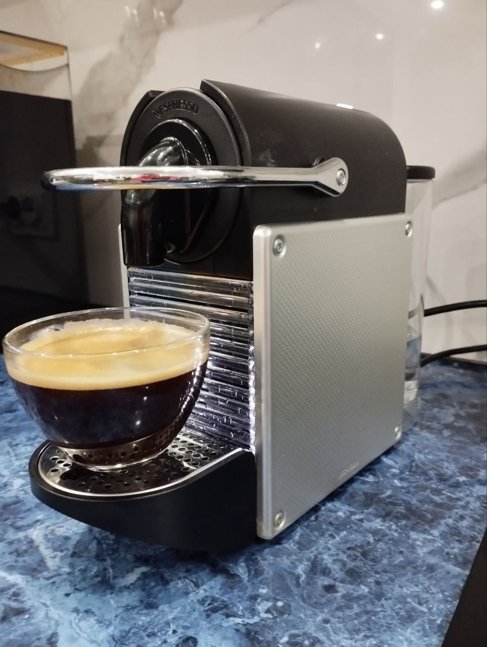 Капсульная кофемашина De'Longhi Nespresso Pixie EN 124.S фото 2