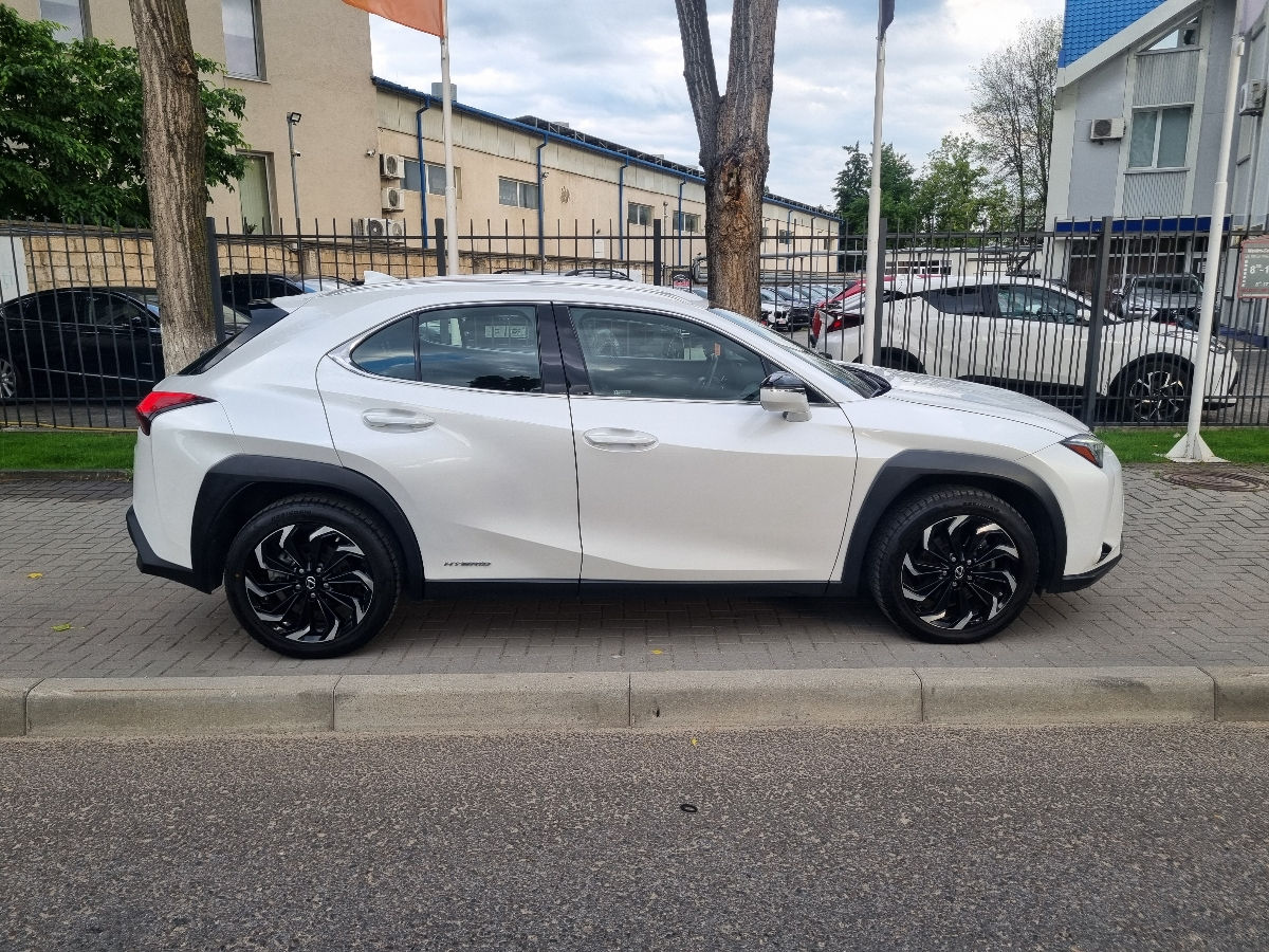 Lexus UX 2021 photo 4
