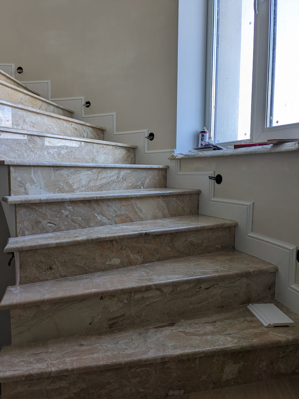 Instalare plintă MDF/Poliuretan și parchet laminat / монтаж плинтусов установка ламинатa foto 7