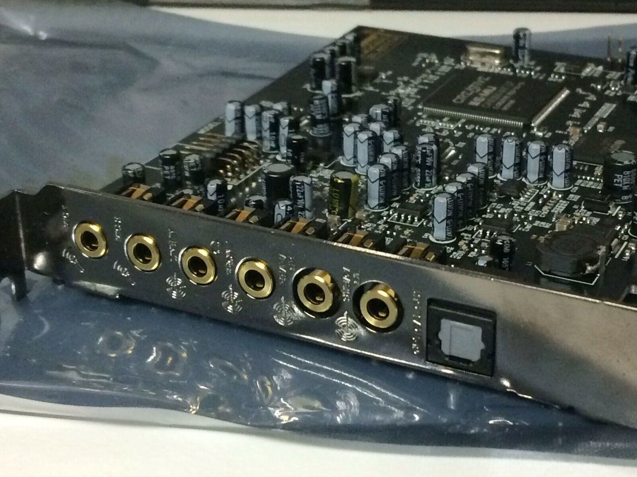Creative Sound Blaster Audigy RX 7.1/5.1 PCIe Dual Mic Input Sound Card + beamforming microphone фото 2