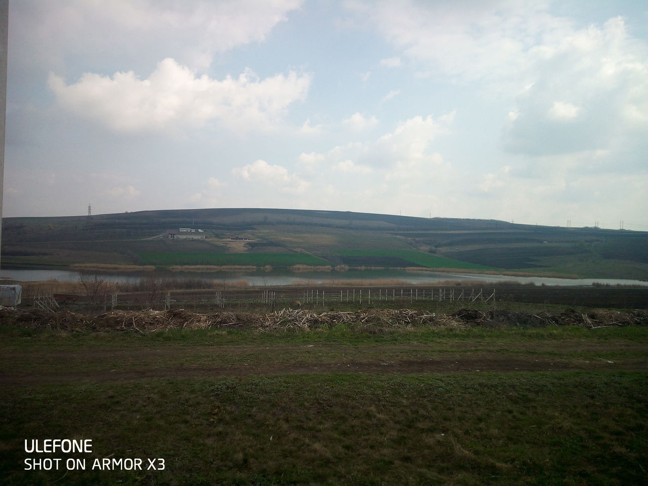 Teren de construcție Sîngera-Dobrogea lîngă mănăstire cu fața spre iaz foto 0