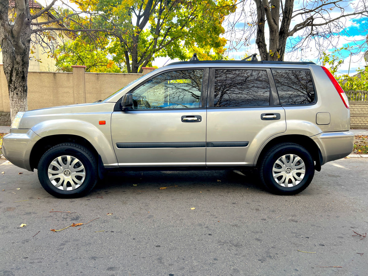 Nissan Pathfinder foto 6