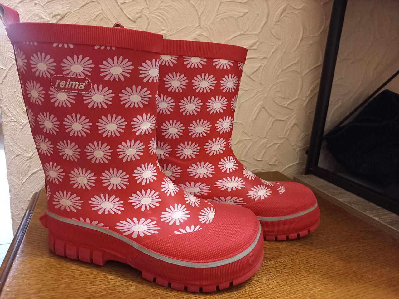 Продам резиновые сапоги Reima на девочку 32 размер