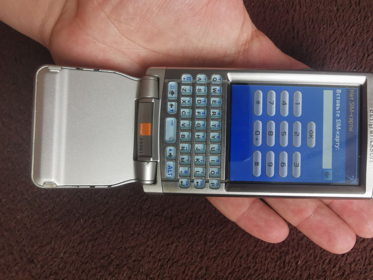 Sony Ericsson p990i foto 3