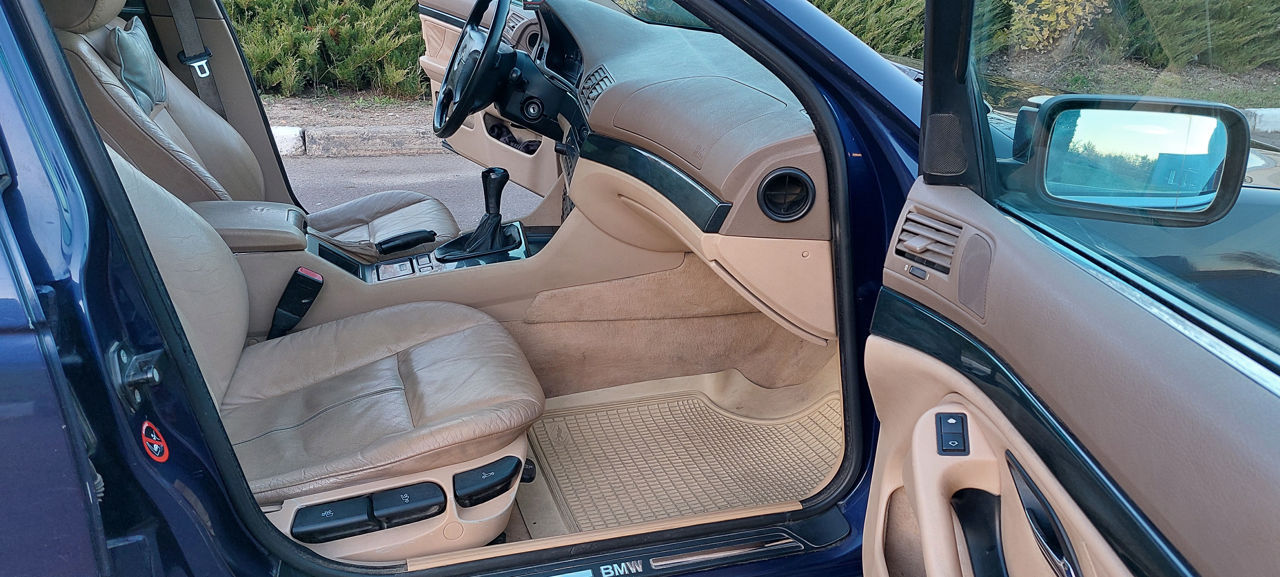 BMW 5 Series фото 4