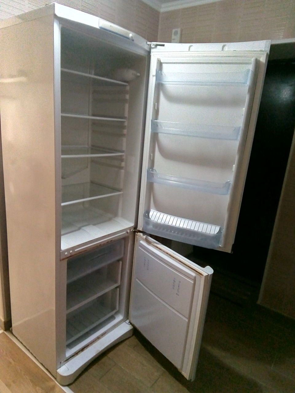 Холодильник Индезит двухкамерный 2014