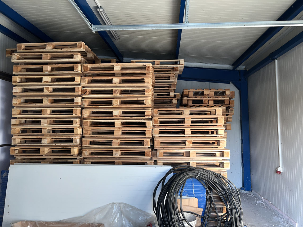 Vand frigider/depozit + teren agroindustrial 50 ari ! фото 2