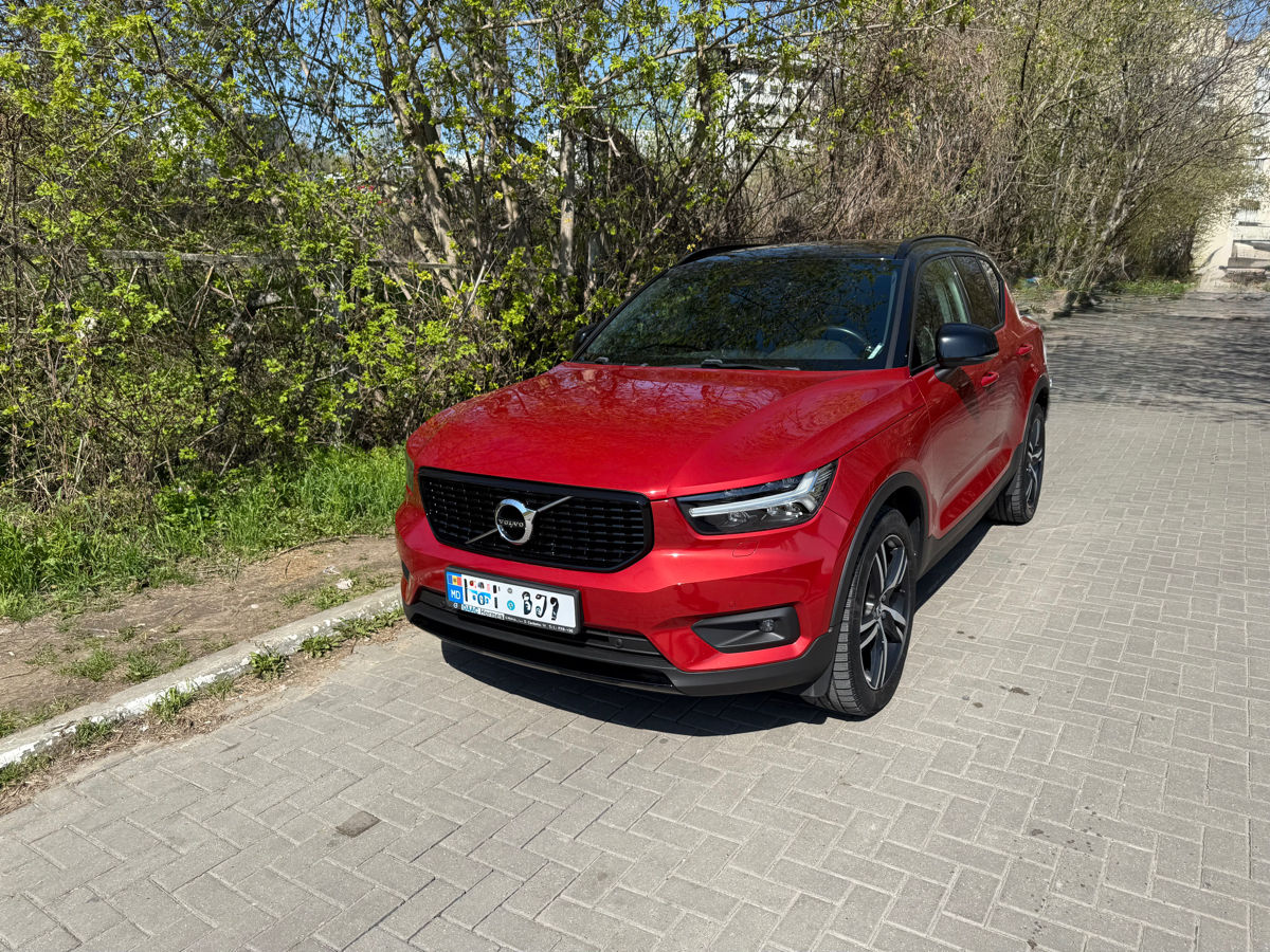 Volvo XC40 фото 1