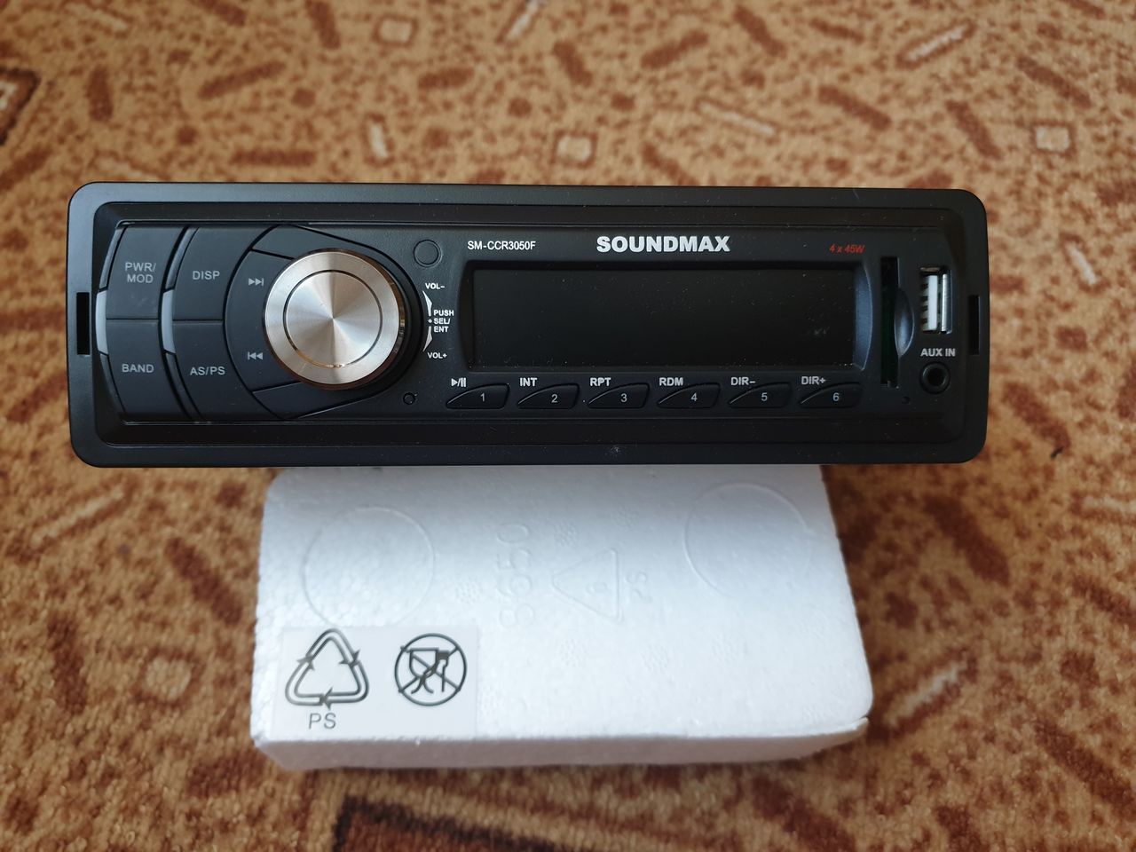 Soundmax sm ccr3050f как воспроизводить с флешки