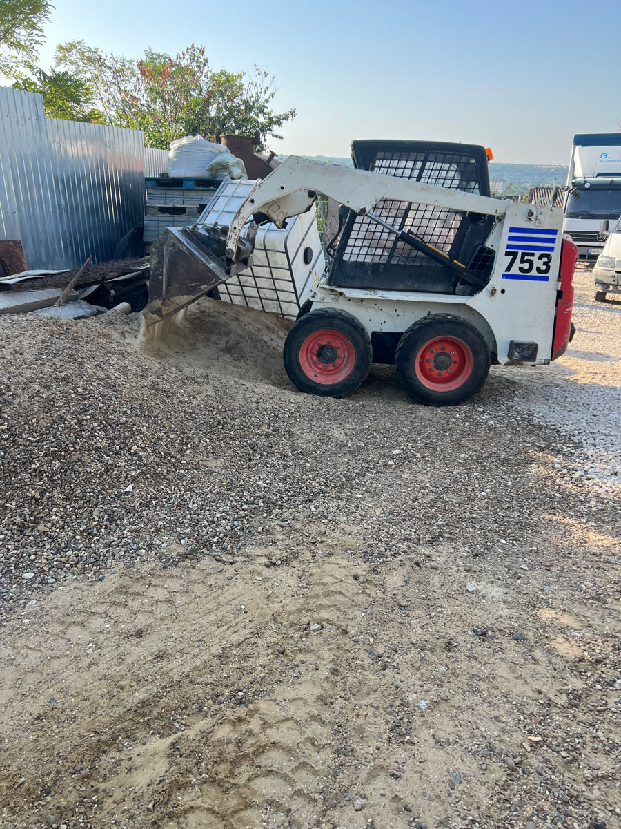 Mini încărcător Bobcat 753 фото 4