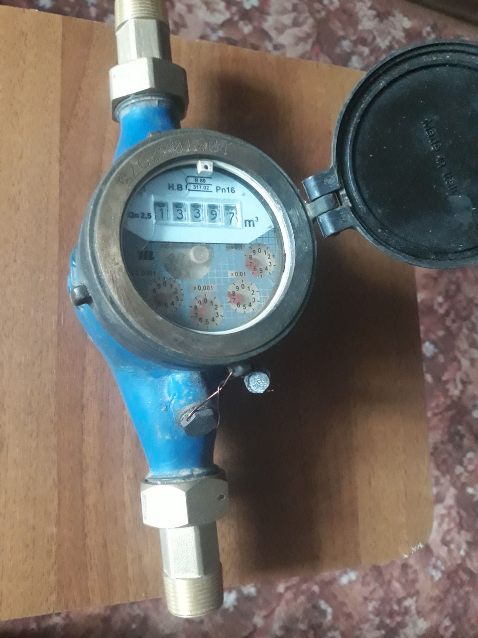 Два водомера d20 и d80