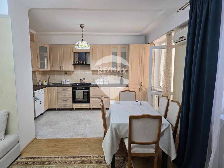 Apartament cu 3 camere, 93 m², Buiucani, Chișinău foto 1